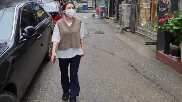 화성시 남양사거리 인근 외국인 밀집지역을 순찰 중인 김하나 순경