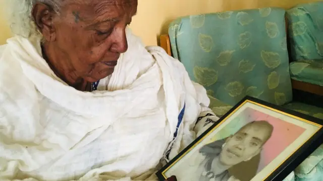 ኣደ እያሱ፡ ወይዘሮ ኣሰገደች መለስ ናይ ቀደም ስእለን እናረኣያ