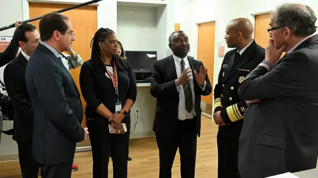 ዶ/ር ገበየሁ ለአሜሪካ ባለስልጣናት ገለጻ ሲያደርጉ