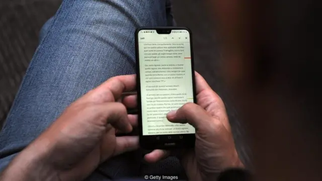 Dalam sebuah eksperimen, orang-orang yang merasa terbawa oleh kisah yang mereka baca berperilaku lebih tidak egois