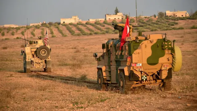 Türk ve Amerikan askerleri Menbic bölgesinde ortak devriye görevinde, 8 Kasım 2018.