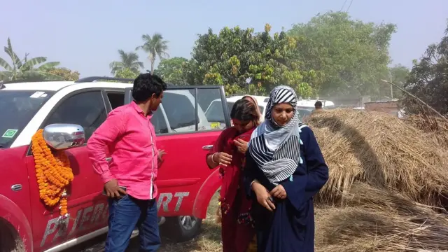 चुनावी प्रचार के दौरान हिना शहाब