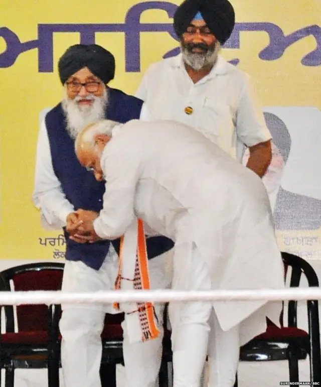 ਪ੍ਰਧਾਨ ਮੰਤਰੀ ਮੋਦੀ ਅਤੇ ਪ੍ਰਕਾਸ਼ ਸਿੰਘ ਬਾਦਲ