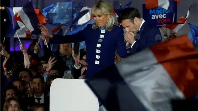 माक्रोँ