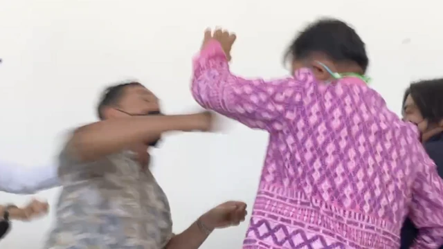 ต่อย "นักร้อง"