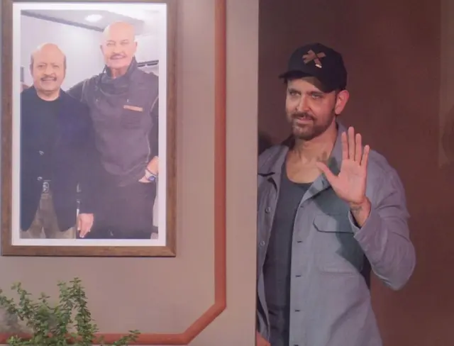 ধুরন্ধরের রাজনীতি নিয়ে মন্তব্য করে বিতর্কে জড়িয়েছেন অভিনেতা হৃতিক রোশন