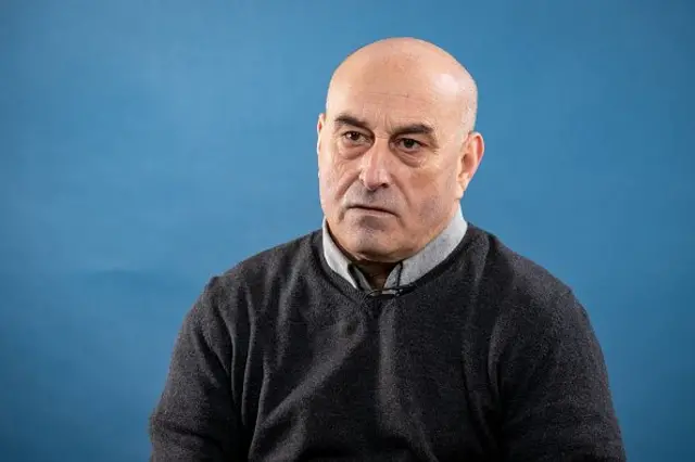 Junis Abas, autor knjige Opljačkao sam Kim Kardašijan