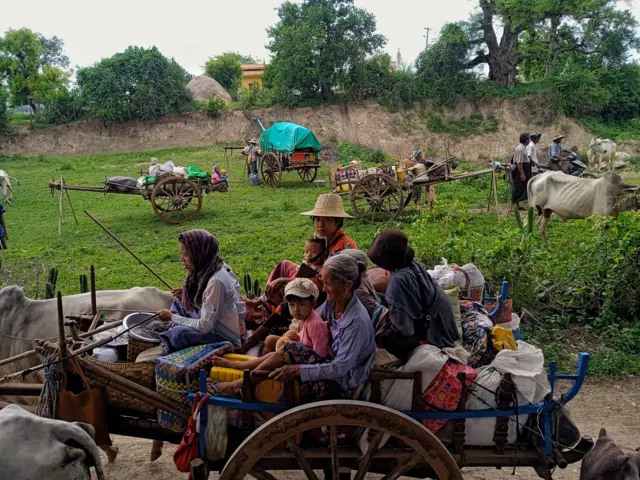 စစ်ကိုင်းမြို့နယ်ထဲကစစ်ရှောင်တွေ 
