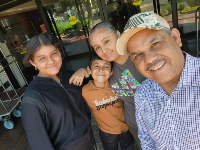 Damián Palacios junto a su familia. 