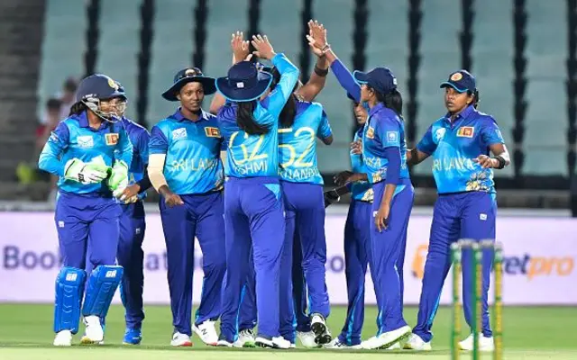 ශශිනි ගිම්හානි ට ශ්‍රී ලංකා කාන්තා ක්‍රිකට් කණ්ඩායම නියෝජනය කරන ලාබාලතම ක්‍රීඩිකාව ලෙසට ඉතිහාසයට එක්වීමට අවස්ථාව උදාවී ඇත.