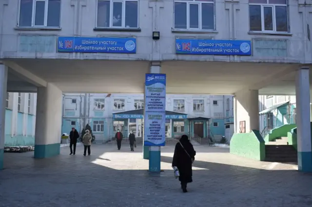 Жергиликтүү кеңештин депутаттарын шайлоого жалпы 2400гө жакын тилке ачылып, 470 млн сомдон ашуун каражат кете турганын БШК буга чейин маалымдаган