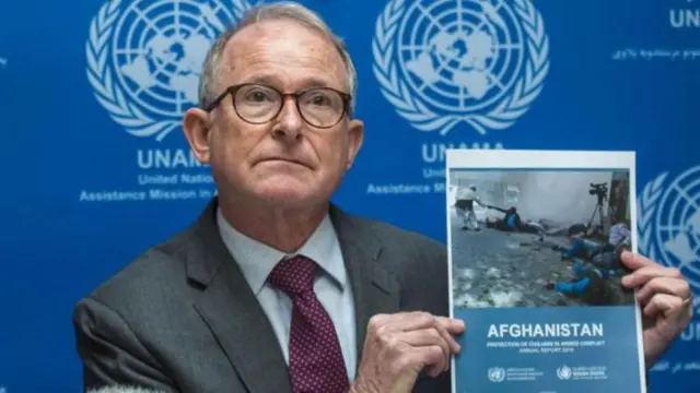 ریچارد بنت گزارشگر حقوق بشر سازمان ملل متحد افغان‌ها به خاطر تهدید و یا هم به خاطرمسایل آموزش و تحصیل فرزندان شان مجبور شده‌اند، وطن خود را ترک کنند