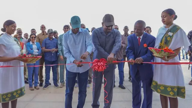 Raysal wasaaraha Itoobiya Abiy iyo Madaxweynaha Dowlad deegaanka Mustafa Cagjar ayaa xarig jaray garoonka Godey