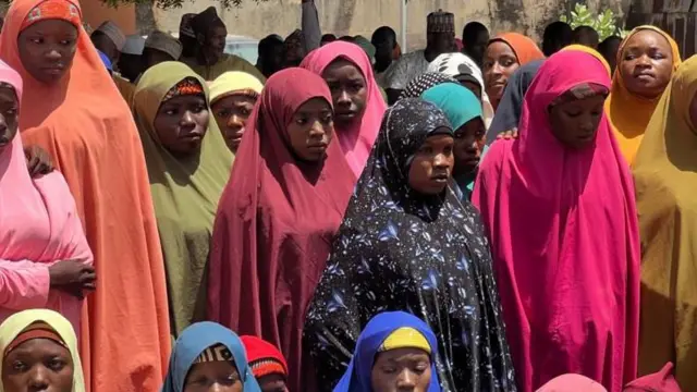 Foto ụfọdụ ụmụagbọghọ a chọrọ ịlụnye di