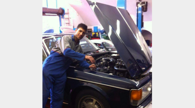 Majeed 2012'de İngiltere'de bir otomobil tamircisinde çalıştı