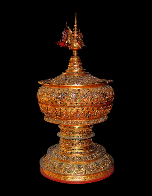 မန္တလေးခေတ် မှန်စီရွှေချ ယွန်းအုပ် လက်ရာမွန်