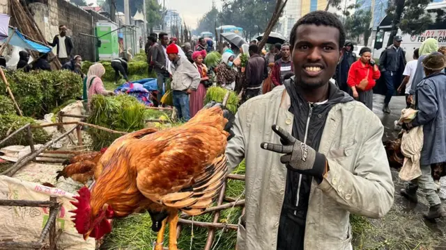 ለአዲስ ዓመት ዶሮ የሚሸጥ ነጋዴ