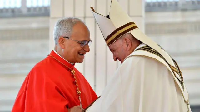 Em 30 de setembro de 2023, na Cidade do Vaticano, o então papa Francisco com o Robert Francis Prevost, eleito o novo papa nesta quinta-feira, 8 de maio