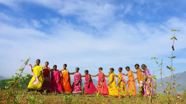 ఆంధ్రప్రదేశ్‌లోని వాల్మీకి తెగ మహిళల దింసా నృత్య ప్రదర్శన