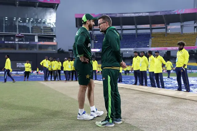 سلمان علی آغا اور مائک ہسن