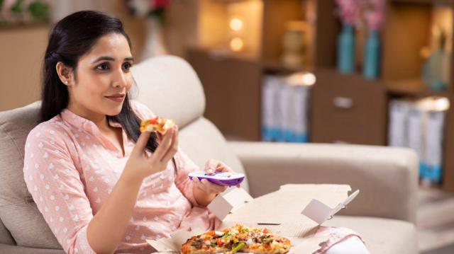 இன்டர்மிட்டன்ட் ஃபாஸ்டிங்: இந்த விரத முறையை எல்லோரும் கடைபிடிக்கலாமா? பக்க விளைவுகள் ஏற்படுமா?