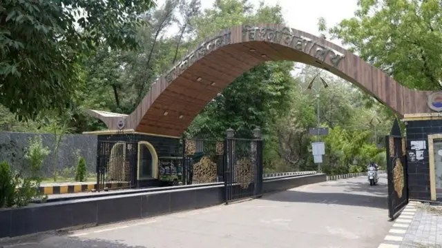 போபாலில் அவரது பெயரால் அமைந்துள்ள பர்கத்துல்லா பல்கலைக்கழகத்தின் பெயரை மாற்றும் முன்மொழிவு பலரை அதிருப்திக்குள்ளாக்கியுள்ளது.