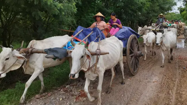 စစ်ကြောင်းထိုးမှုကြောင့် မိုးထဲလေထဲစစ်ရှောင်ကြရတယ်လို့ပြော