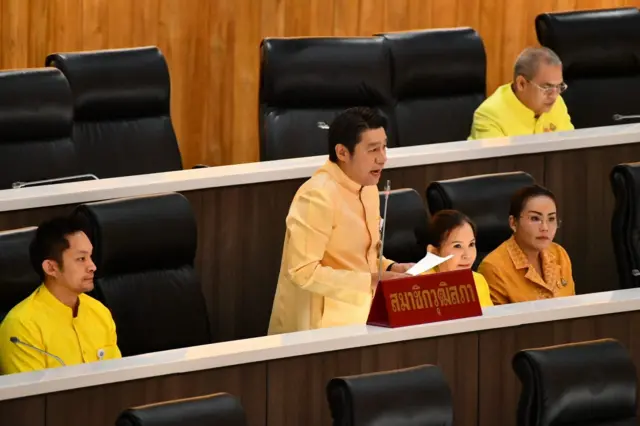 พิสิษฐ์ อภิวัฒนาพงศ์ คือ สว. คนแรกที่อภิปรายนโยบายรัฐบาลในระหว่างประชุมร่วมสองสภา และเขายังลุกขึ้นอภิปรายแทบทุกนัดในระหว่างประชุมวุฒิสภา