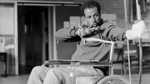 አበበ ዊልቼር ላይ ሆኖ ቀስት ሲወረውር