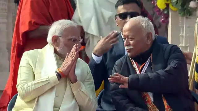 आरएसएस प्रमुख मोहन भागवत के साथ पीएम मोदी