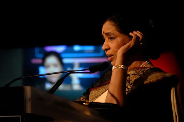 आशा भोसले