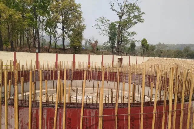 निर्माणाधीन पेट्रोलियम भण्डारण ट्याङ्की 