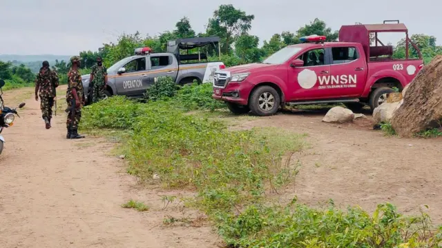 Àwọn ẹ̀ṣọ́ ààbò tó mú àwọn màálù àti darandaran tó da ẹran jẹ oko olóko