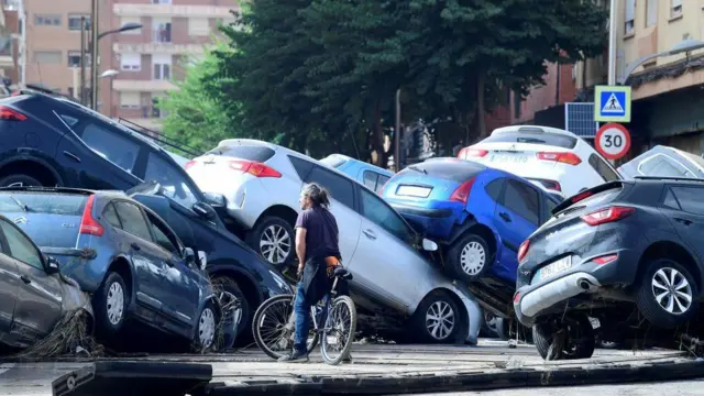 ధ్వంసమైన కార్లు 