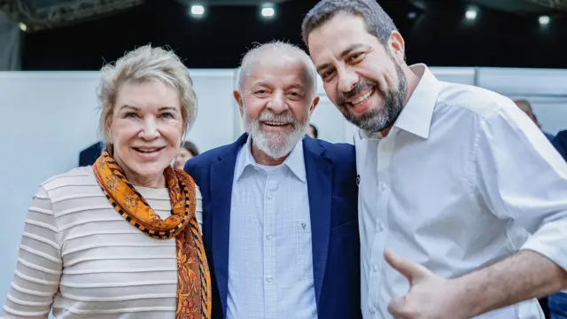 O presidente Luiz Inácio Lula da Silva ao lado da ex-prefeita de São Paulo, Marta Suplicy, e do candidato a prefeito de São Paulo pelo Psol, Guilherme Boulos