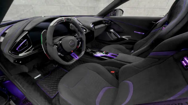 منصوری اتاق مدل اکوئستره را کاملا با سلیقه مشتری تزیین میکند