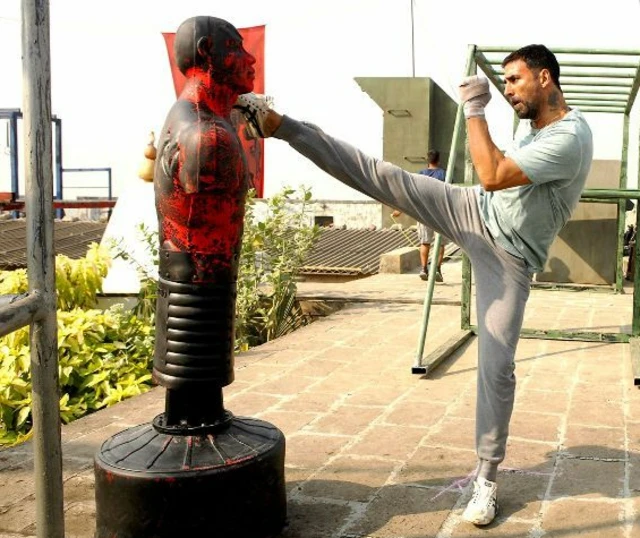 Akshay wuxuu aad u yaqaan is difaaca jirka