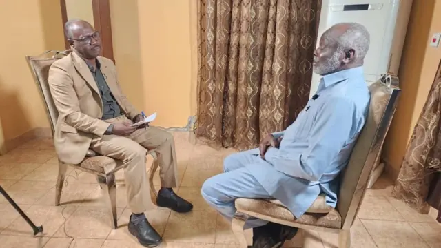 إبراهيم عبد العزيز الموظف في إحدى شركات الاتصالات