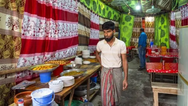 রোজায় দিনের বেলায় খাবারের দোকান খোলা রাখার ব্যাপারে সরকারি কোনো নিষেধাজ্ঞা নেই