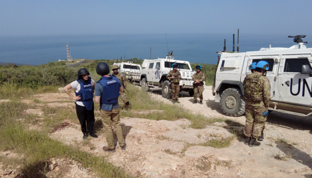 تصر قوات حفظ السلام في جنوبي لبنان على أنه ما زال لها دور مهم رغم التصعيد
