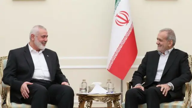  اسماعیل هنیه رهبر سیاسی گروه فلسطینی حماس ساعاتی پس از شرکت در مراسم سوگند مسعود پزشکیان، رئیس‌جمهور ایران در تهران هدف قرار گرفت و کشته شد.

