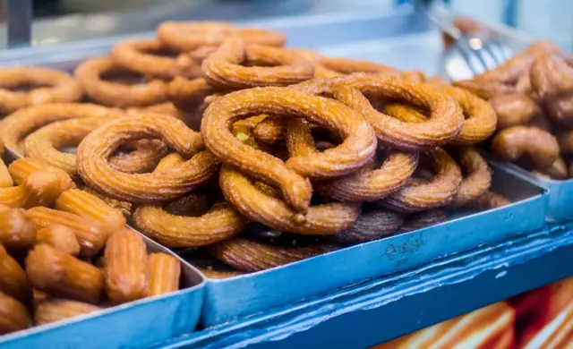 તુલુમ્બા વાસ્તવમાં હલ્કા તાલ્તિસી જેવી જ મીઠાઈ છે