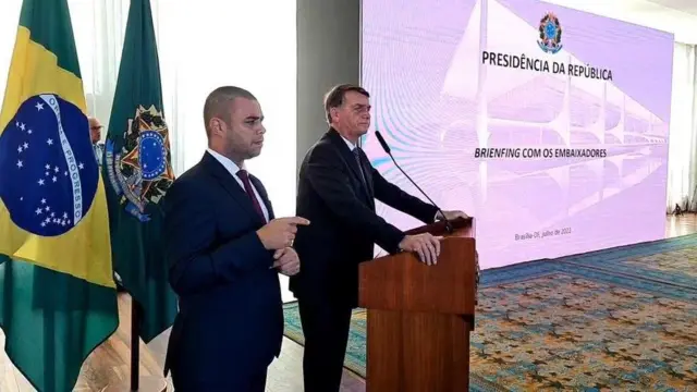 Jair Bolsonaro durante evento com embaixadores