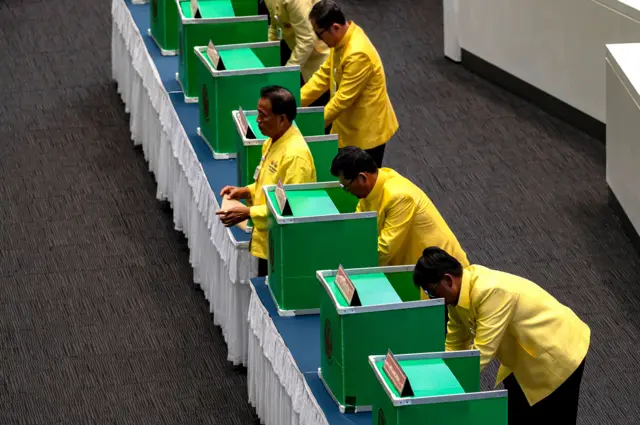 กระบวนการการเลือกประธานและรองประธานวุฒิสภา 3 ตำแหน่งใช้เวลากว่า 8 ชม.