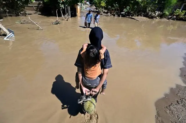 Korban banjir Sumatra