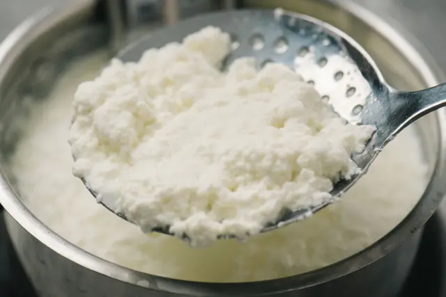 खवा किंवा दुधातल्या भेसळीची तपासणी