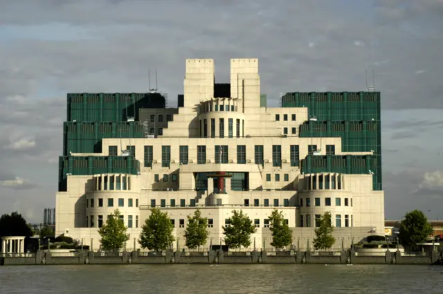 ساختمان ام آی ۶