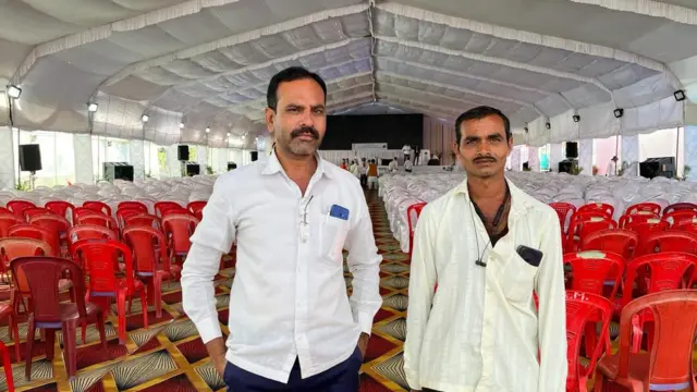 मुसाभाई शेख (डावीकडे)