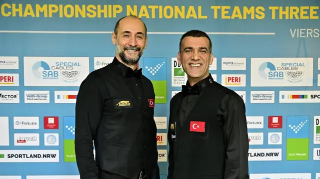 Semih Saygıner (solda) ve Tayfun Taşdemir 