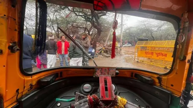 ਮਹਿਰੌਲੀ ਇਲਾਕੇ ਦੇ ਬਾਹਰ ਸੁਰੱਖਿਆ